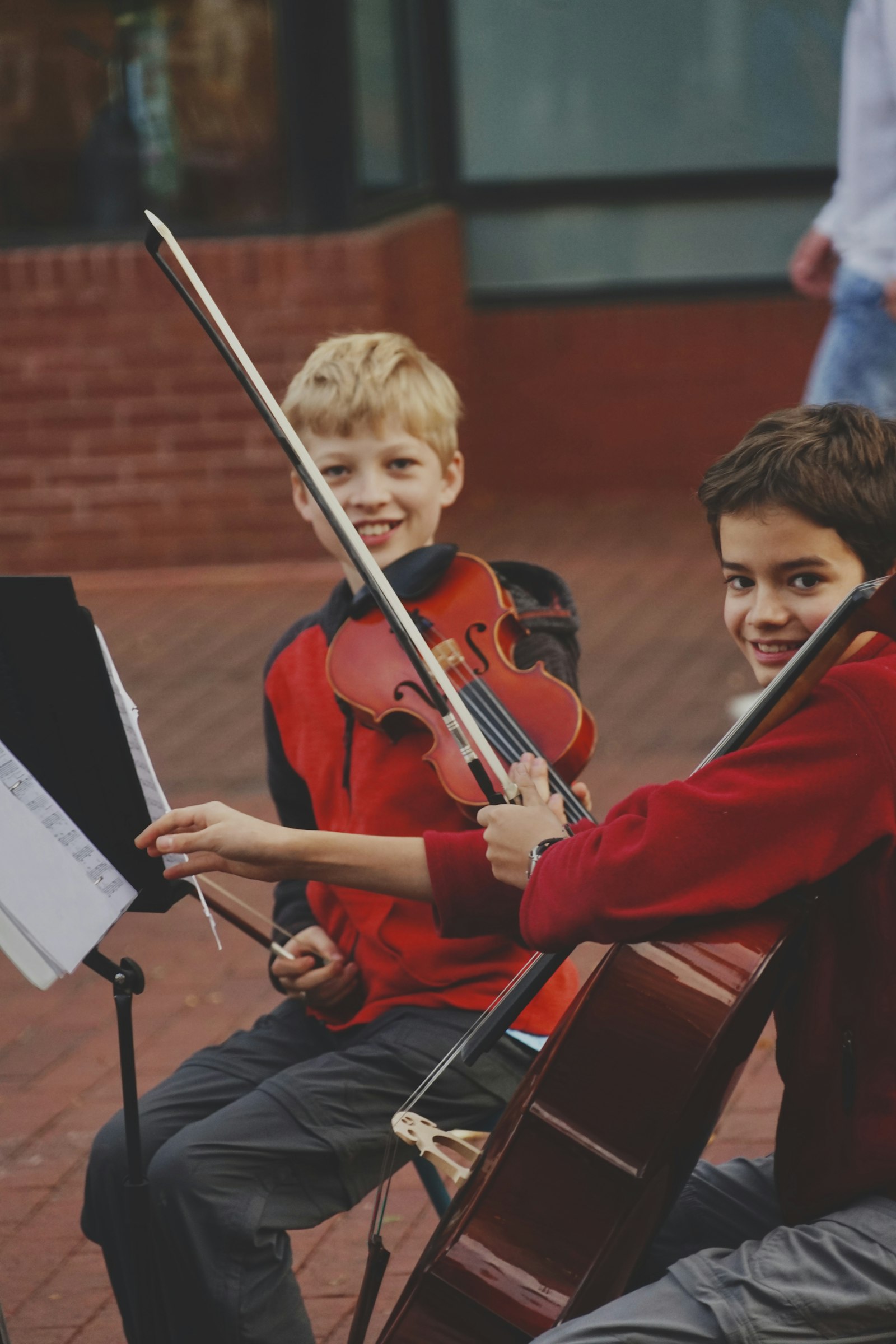 Young students practising violin at CYM Music